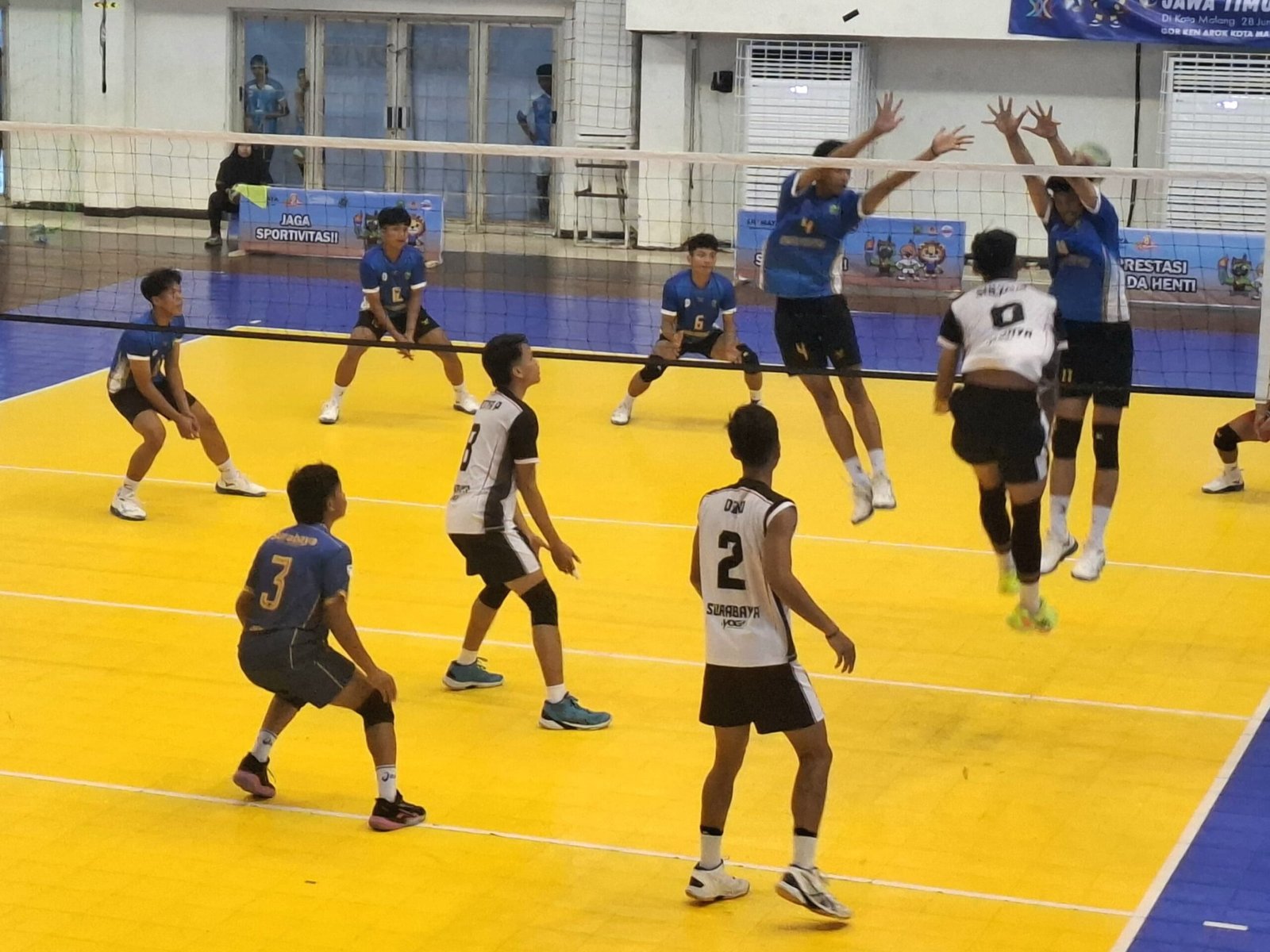 GOR KEN AROK BERGEMURUH: TIM VOLI PUTRA MALANG TUMBANG TELAK LAWAN SURABAYA DI LAGA DELAPAN BESAR