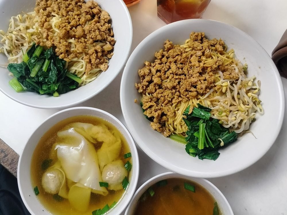 NIKMATI MIE YAMIN HANGAT YANG NYAMAN DI PERUT: MIE BANGKA AHSAN