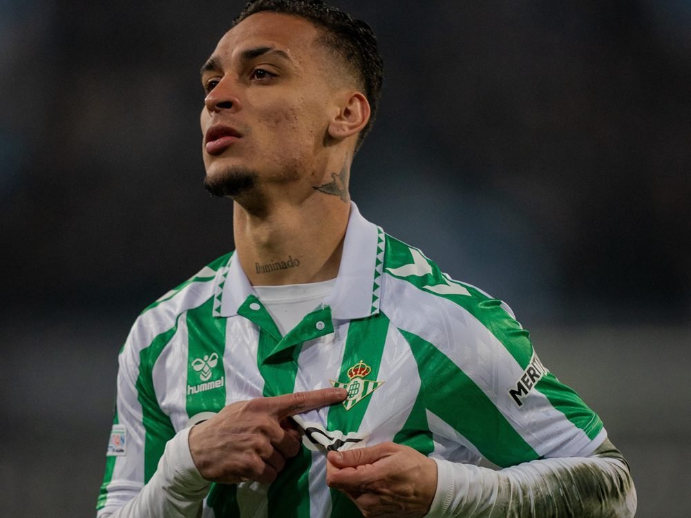 Antony Matheus dos Santos REAL BETIS SERIUS PERMANENKAN ANTONY, MU AJUKAN SYARAT WAJIB BELI