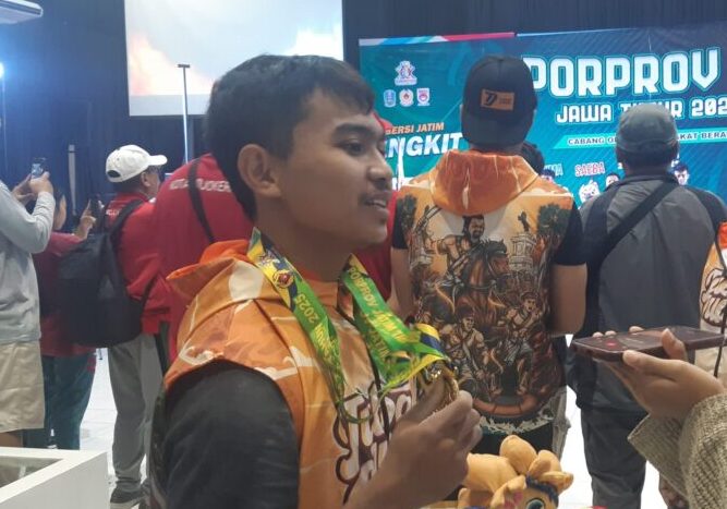 *DIMAS BAGUS MEMBAWA PULANG MEDALI EMAS UNTUK TUBAN DI CABOR ANGKAT BERAT PORPROV JATIM*