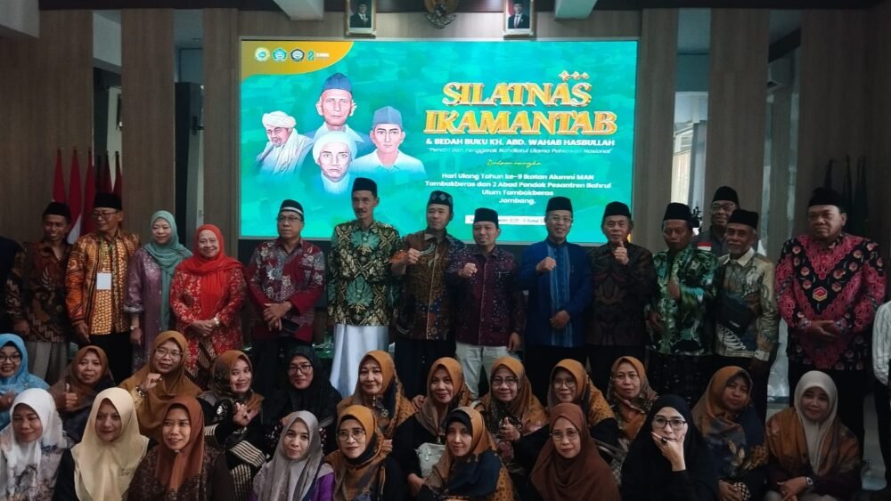 BEDAH BUKU KH ABDUL WAHAB HASBULLAH WARNAI HARLAH KE-9 IKAMANTAB DAN PERAYAAN DUA ABAD PESANTREN BAHRUL ULUM