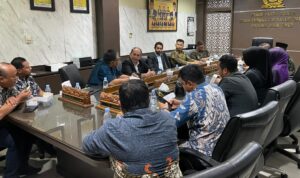 ekonomi kreatif COACH DR. FAHMI: MOTOR PENGGERAK EKONOMI KREATIF DAN WISATA HALAL DI INDONESIA