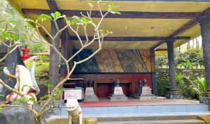 4741-Makam eyang MENYIBAK STIGMA MISTIS KERATON GUNUNG KAWI