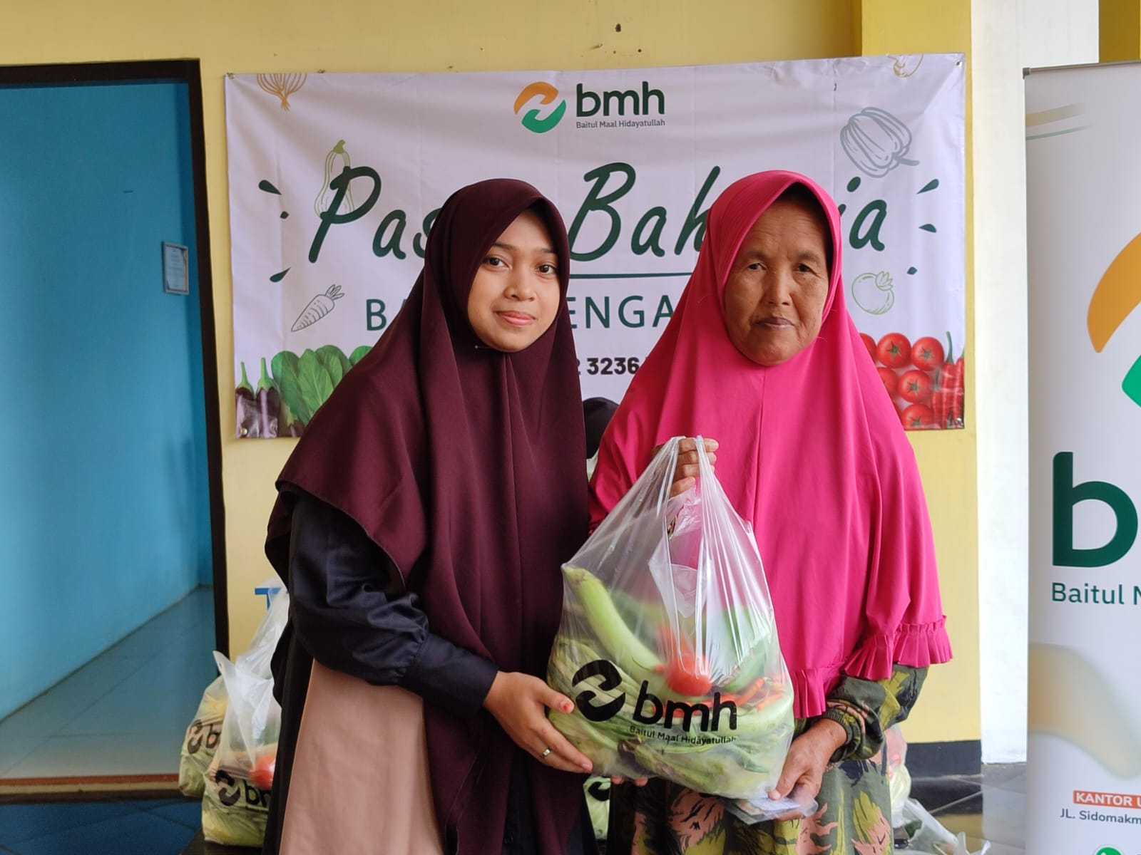 BMH MAKNAI HARI SANTRI 2025 DENGAN PASAR BAHAGIA UNTUK WARGA